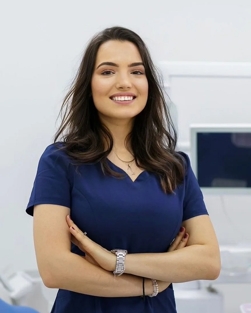 Dr. Banu Ruxandra, Medic Specialist Stomatologie Generală și Estetică Dentară