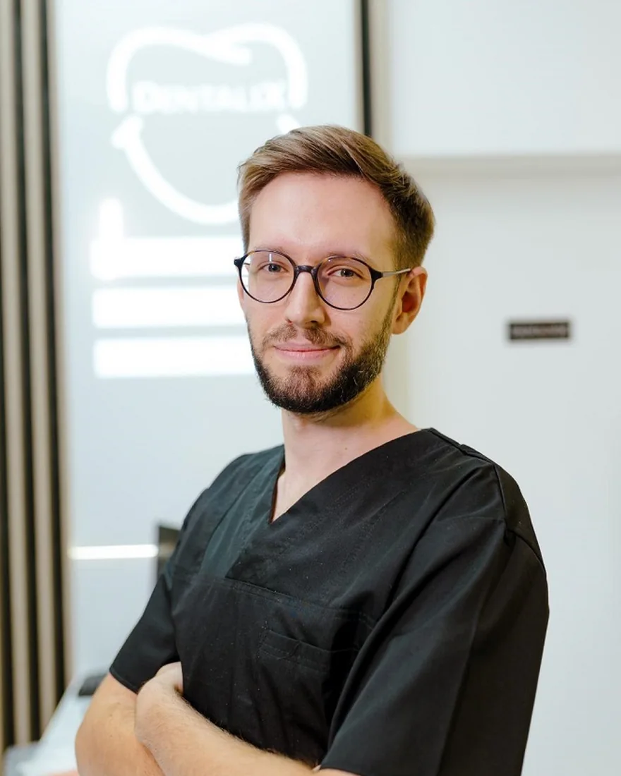 Dr. Negru Vlad, Owner & Medic Specialist Stomatologie Generală cu competență în Implantologie și Estetică dentară