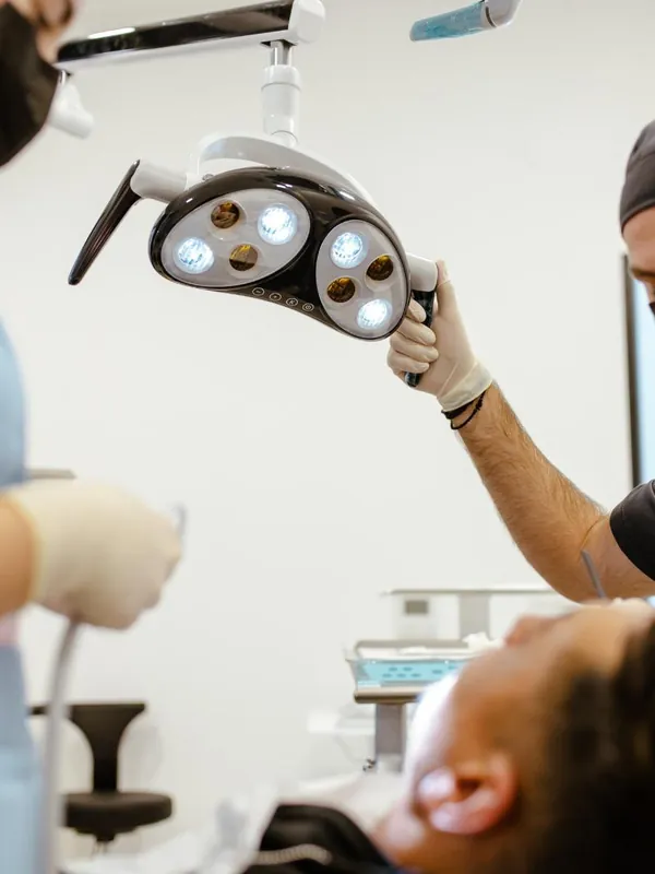 Chirurgie dentară la Dentalix, Topoloveni și Băicoi