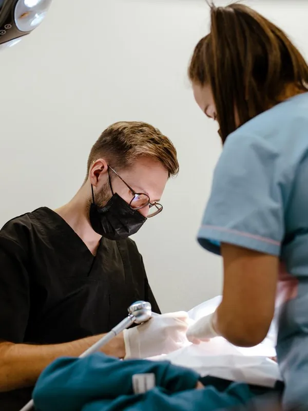 Implant dentar standard și premium la Dentalix, Topoloveni și Băicoi
