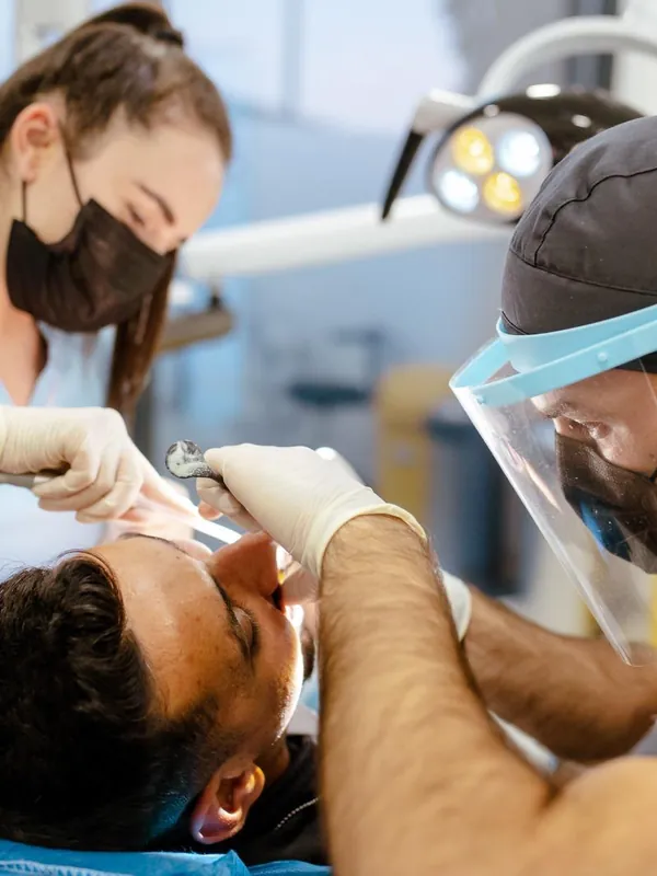 Detartraj și profilaxie dentară la Dentalix Topoloveni și Băicoi